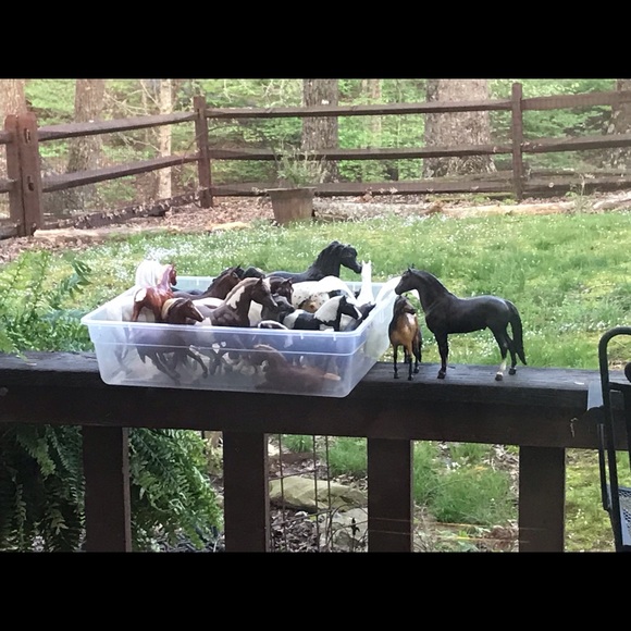 Breyer horses multiple - Picture 1 of 4
